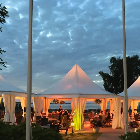 Bandholm Badehotel בנדהולם